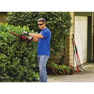 BLACK+DECKER 22 in. 20V MAX Lithium-Ion Cordless POWERCUT Hedge Trimmer with (1) 1.5Ah SMARTECH Battery and Charger Included